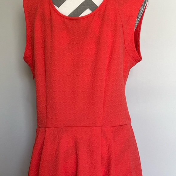 Bobeau  Dress, Tangerine Color w/an Embossed Pattern on Material- Size Large - Picture 3 of 11